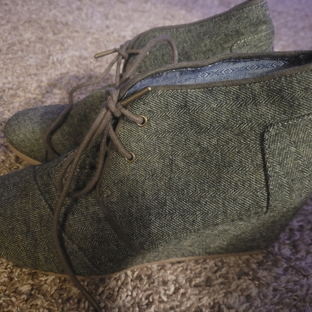 Tom's Grey with brown lining and lace Boot